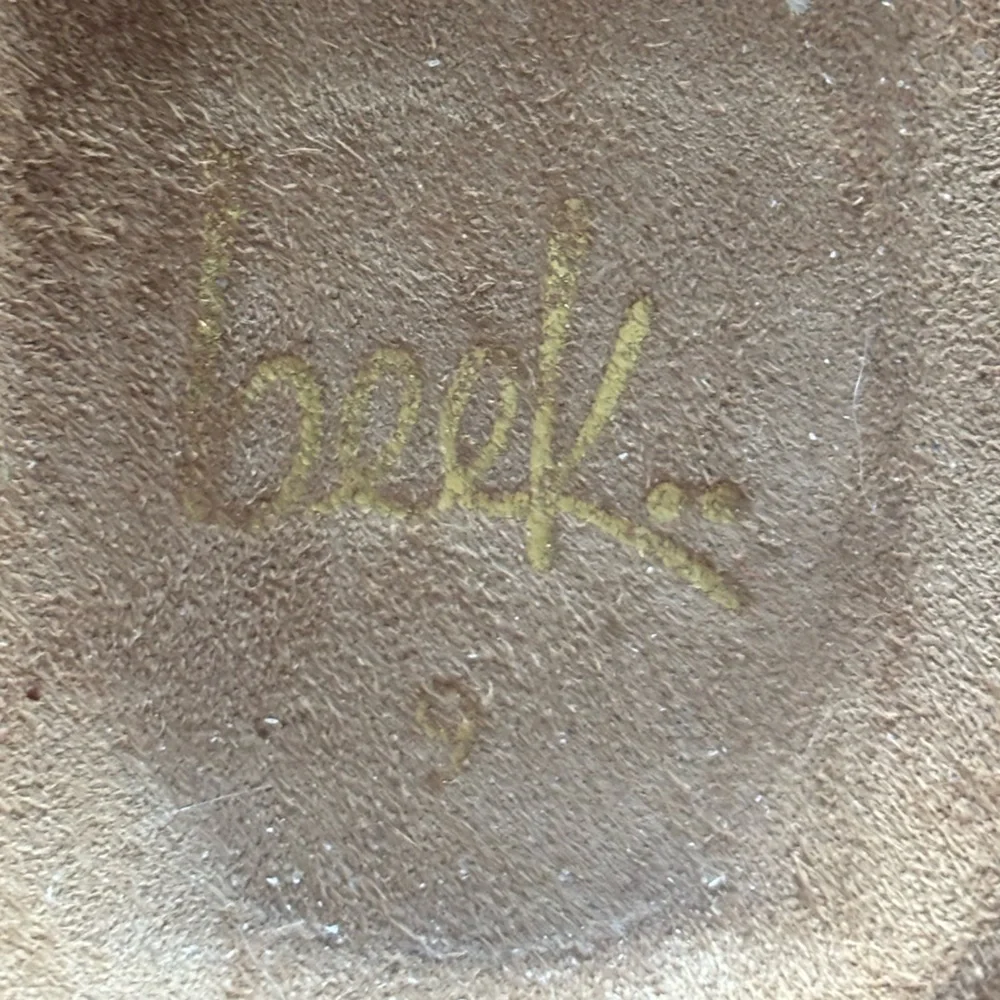 EUC BEEK Kea Womens Brown Suede Crossover Slide Sandals size 9 - Picture 3 of 9